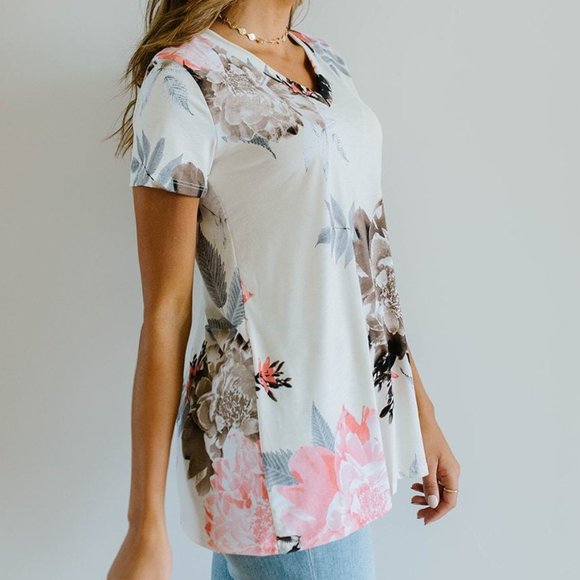 Grand Design Peach Floral V-neck - Picture 2 of 3